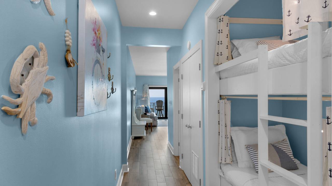 Palms C14 Hallway Bunks and Entry Palms C14 Hallway Bunks and Entry