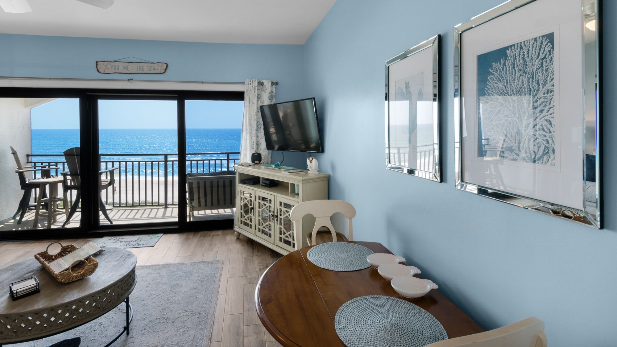 Palms C14 Main Living Area