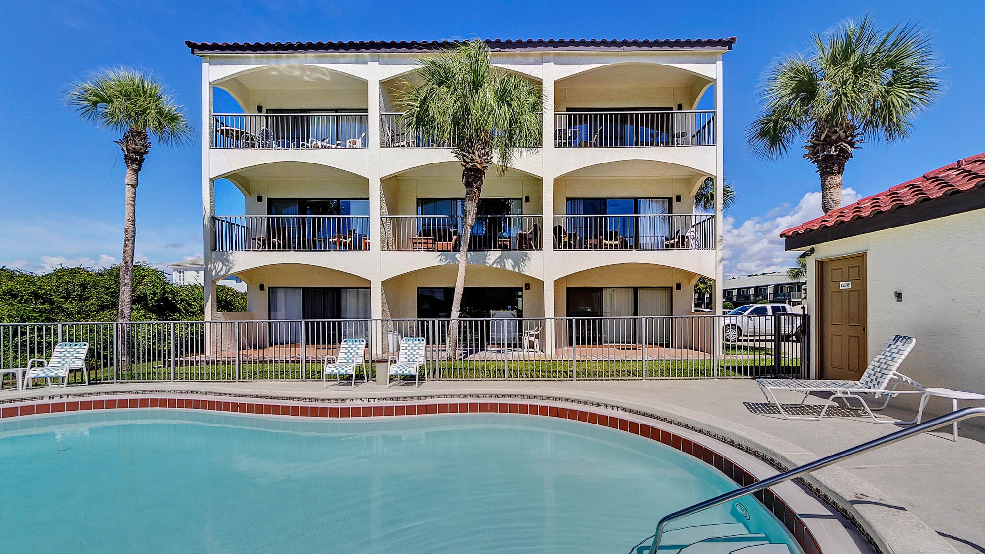 Palms at Seagrove Grounds & Amenities