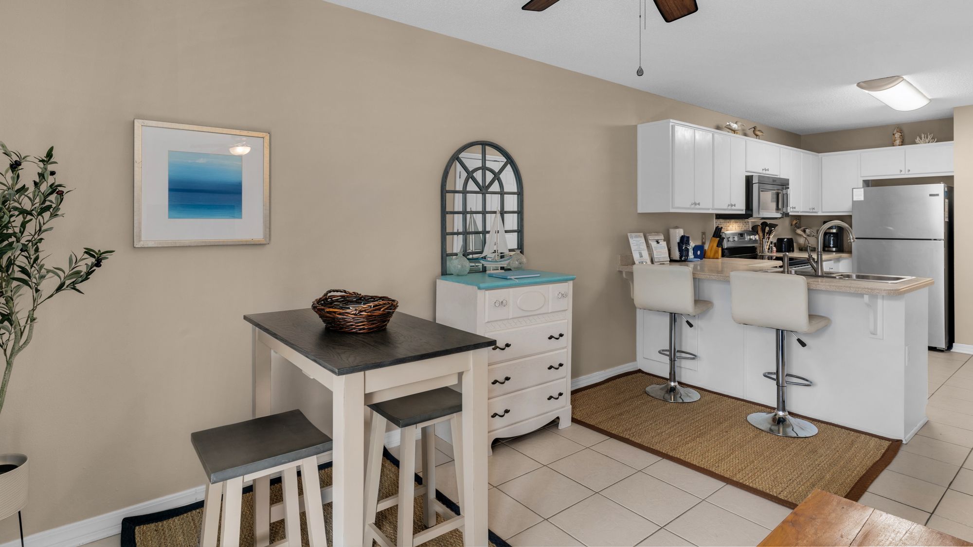 Rollin Tide C2 Dining Table and Kitchen