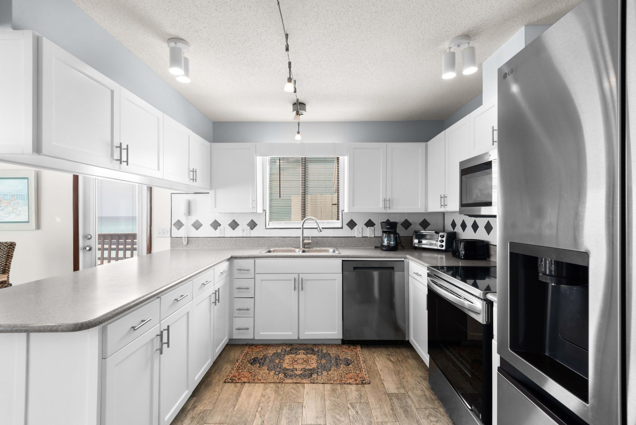 Sun n Surf - Fully equipped kitchen