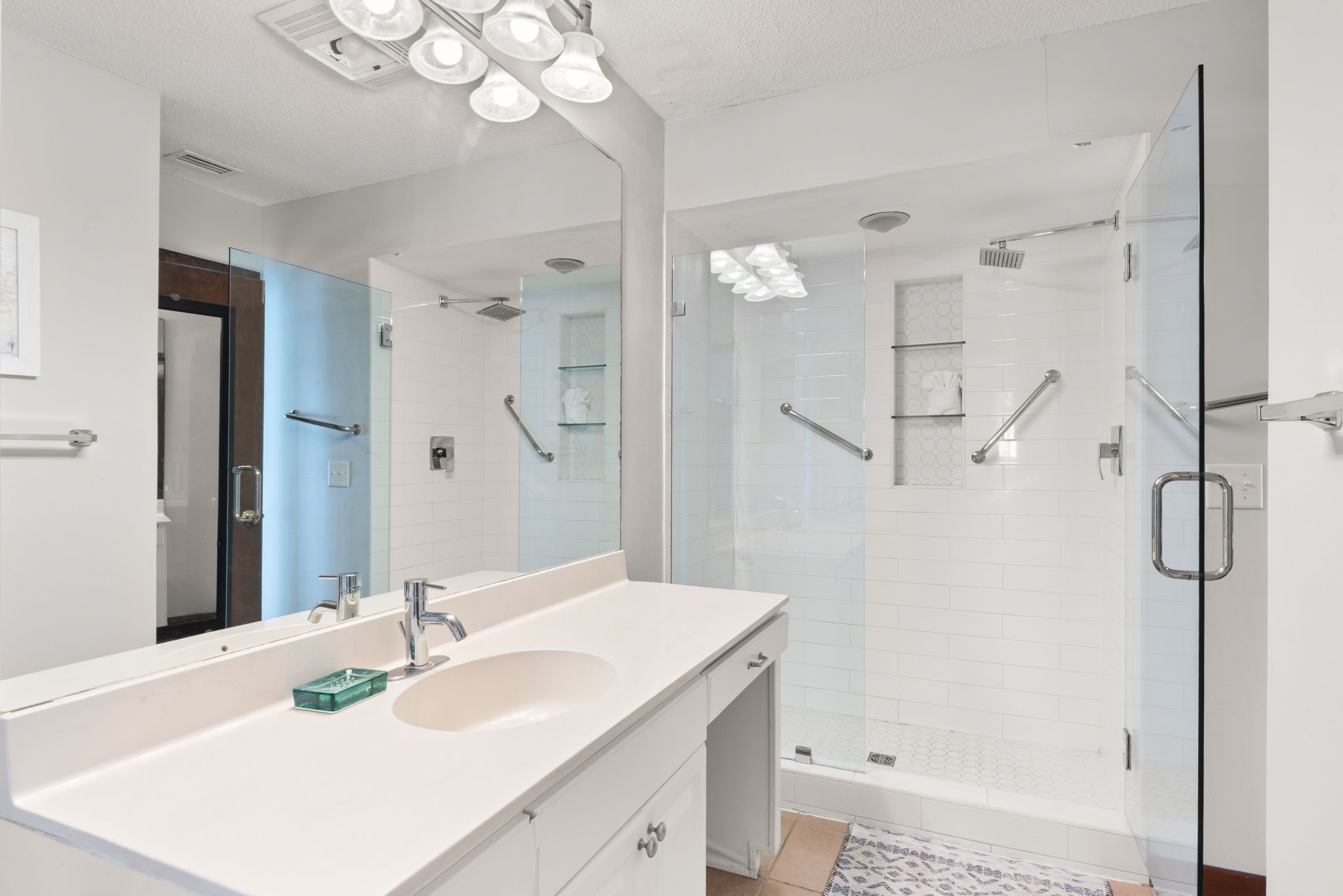 Sun n Surf - 1st Floor Bathroom