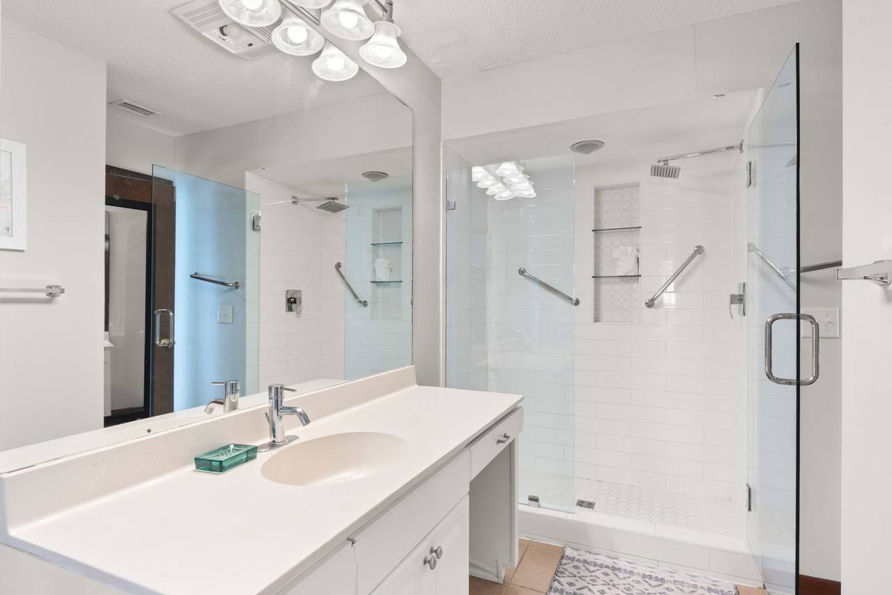 Sun n Surf - 1st Floor Bathroom Sun n Surf - 1st Floor Bathroom