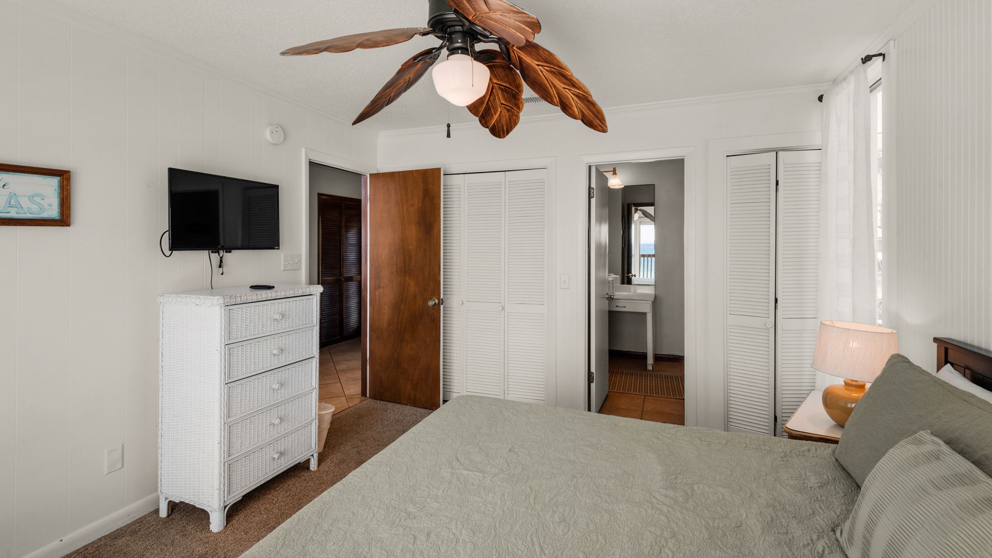 Sun n Surf 1st Floor King Bedroom