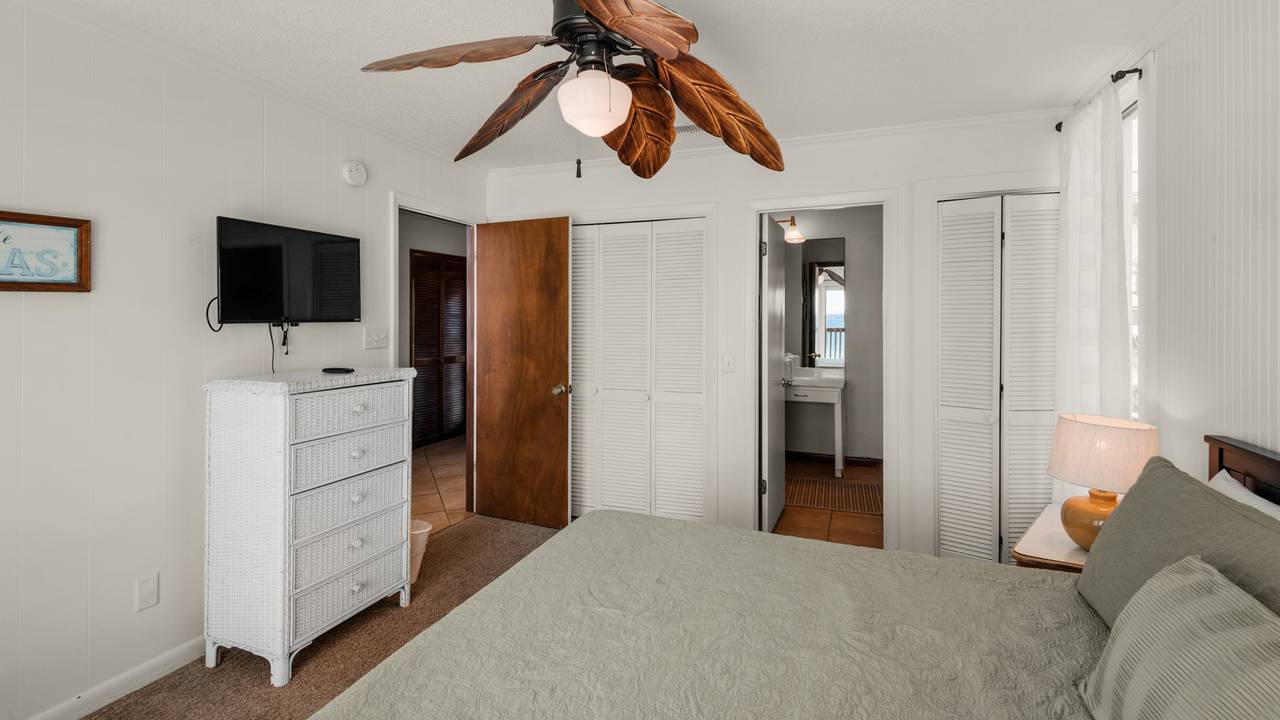 Sun n Surf 1st Floor King Bedroom Sun n Surf 1st Floor King Bedroom