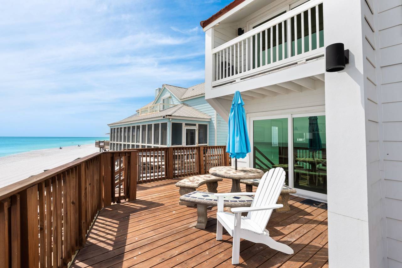 Sun n Surf - Deck area with Gulf views Sun n Surf - Deck area with Gulf views
