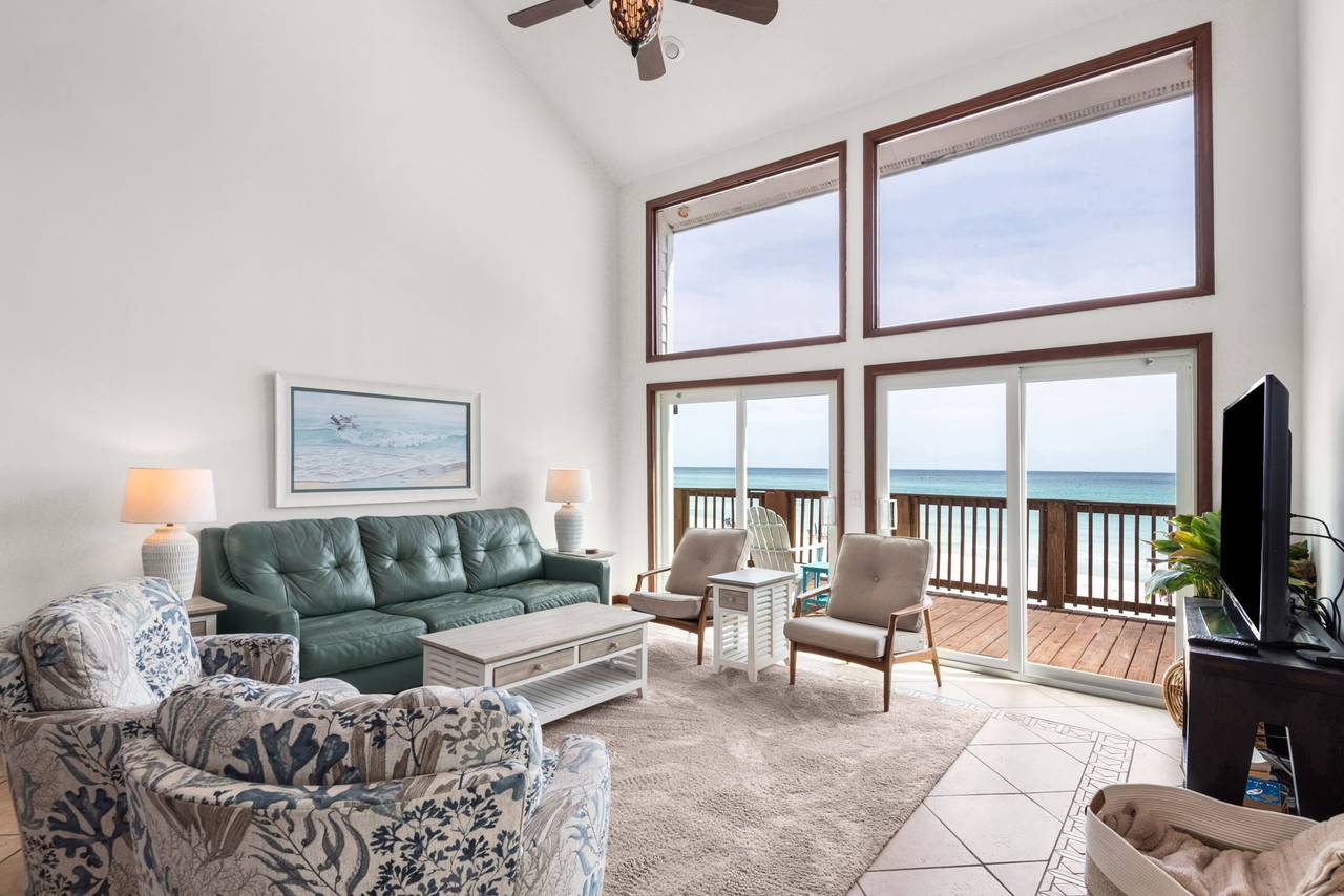 Sun n Surf - Living area with Gulf views Sun n Surf - Living area with Gulf views