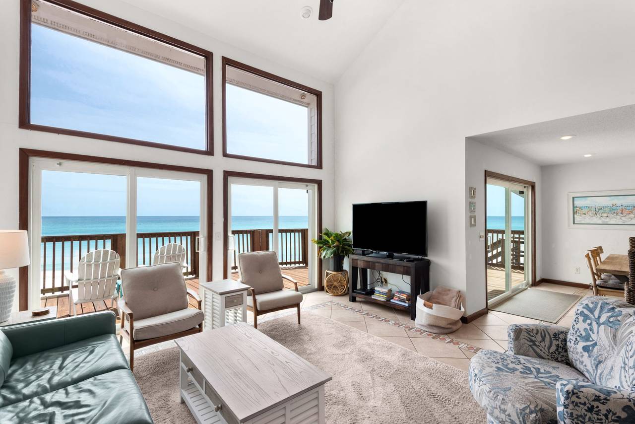 Sun n Surf - Living area with Gulf views Sun n Surf - Living area with Gulf views