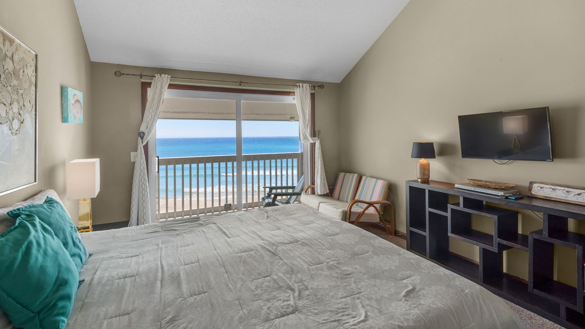 Sun n Surf 2nd Floor Queen Bedroom