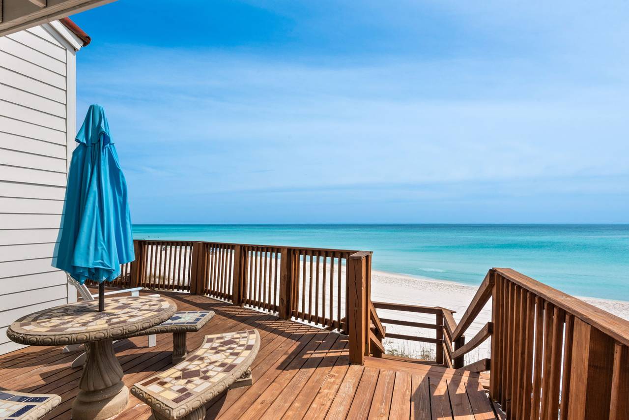 Sun n Surf - Deck area with Gulf views Sun n Surf - Deck area with Gulf views