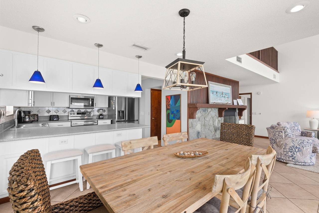 Sun n Surf - Dining & Kitchen area Sun n Surf - Dining & Kitchen area