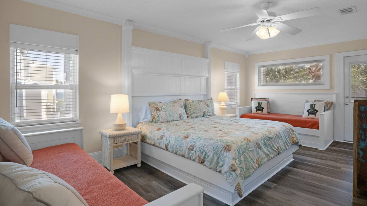 Sea Turtle Pass 2nd Floor King Bedroom with 2 Twin Day Beds Sea Turtle Pass 2nd Floor King Bedroom with 2 Twin Day Beds