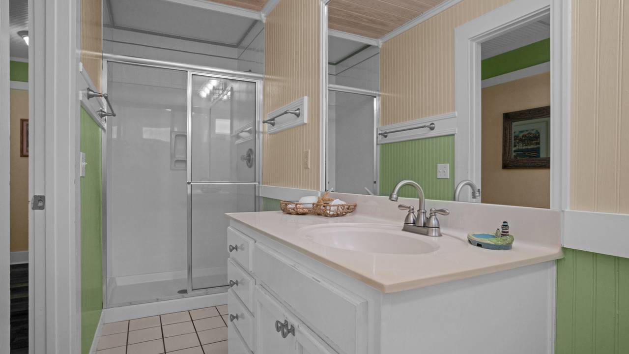 Sea Turtle Pass 2nd Floor Hall Bathroom Sea Turtle Pass 2nd Floor Hall Bathroom