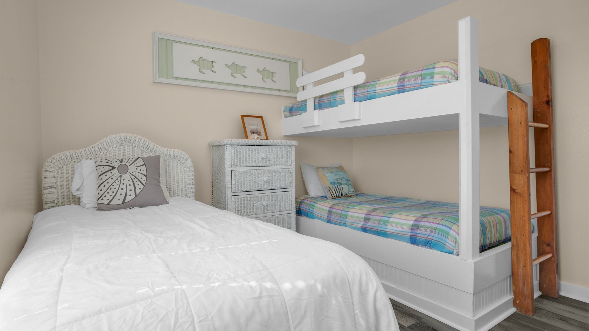 Sea Turtle Pass 3rd Floor Bedroom with 1 Queen and Twin-Over-Twi