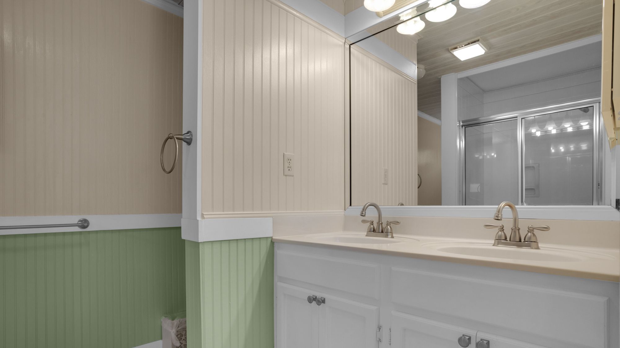 Sea Turtle Pass 2nd Floor Private Bathroom