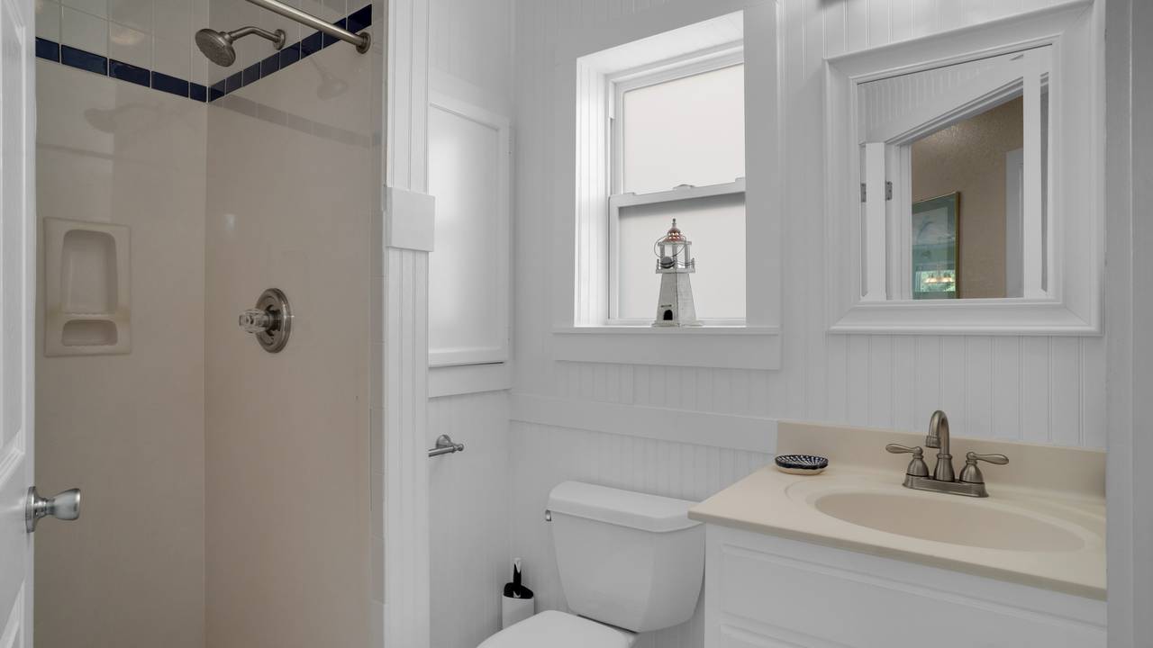 Sea Turtle Pass 1st Floor Guest Bathroom Sea Turtle Pass 1st Floor Guest Bathroom