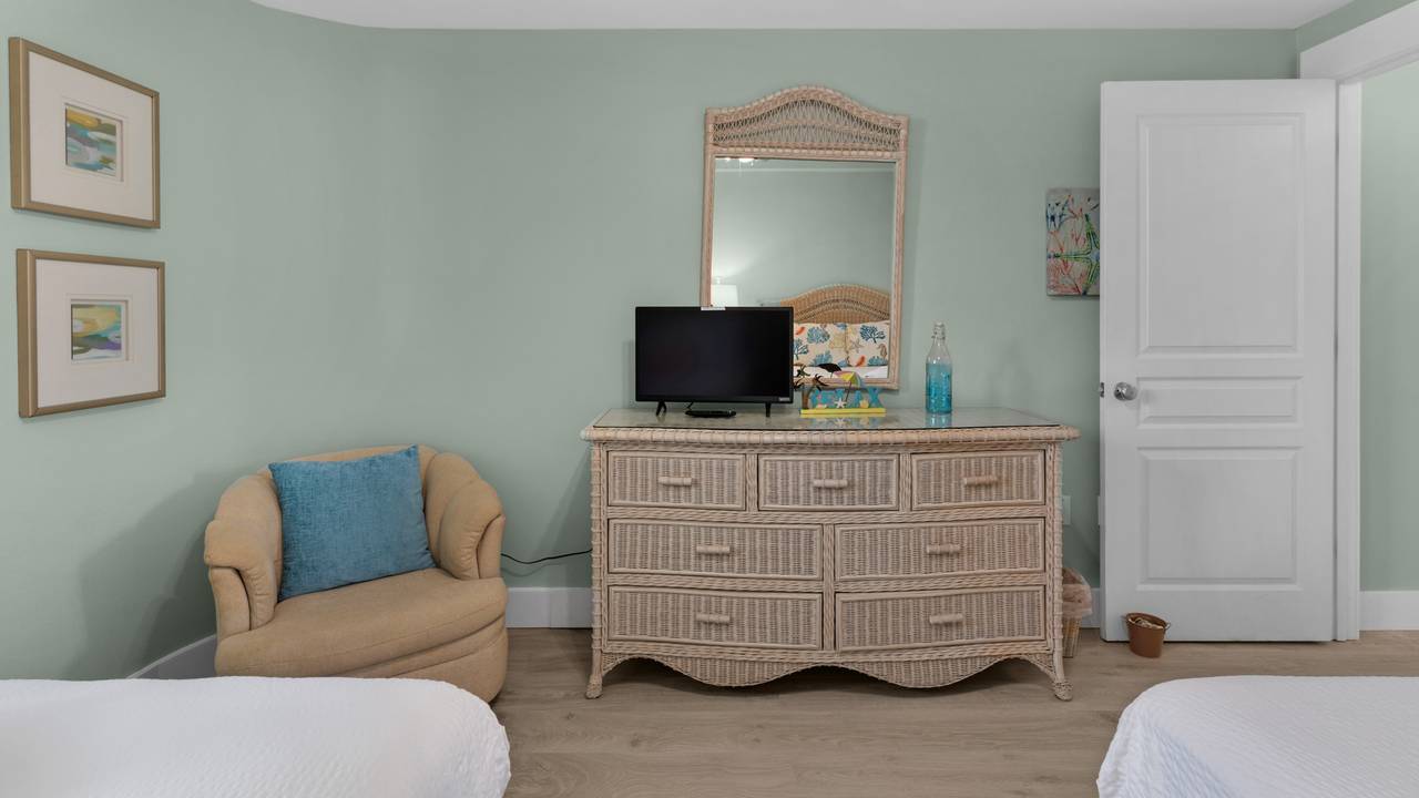 Tranquility 310 - Bedroom w/ Two Full Beds Tranquility 310 - Bedroom w/ Two Full Beds