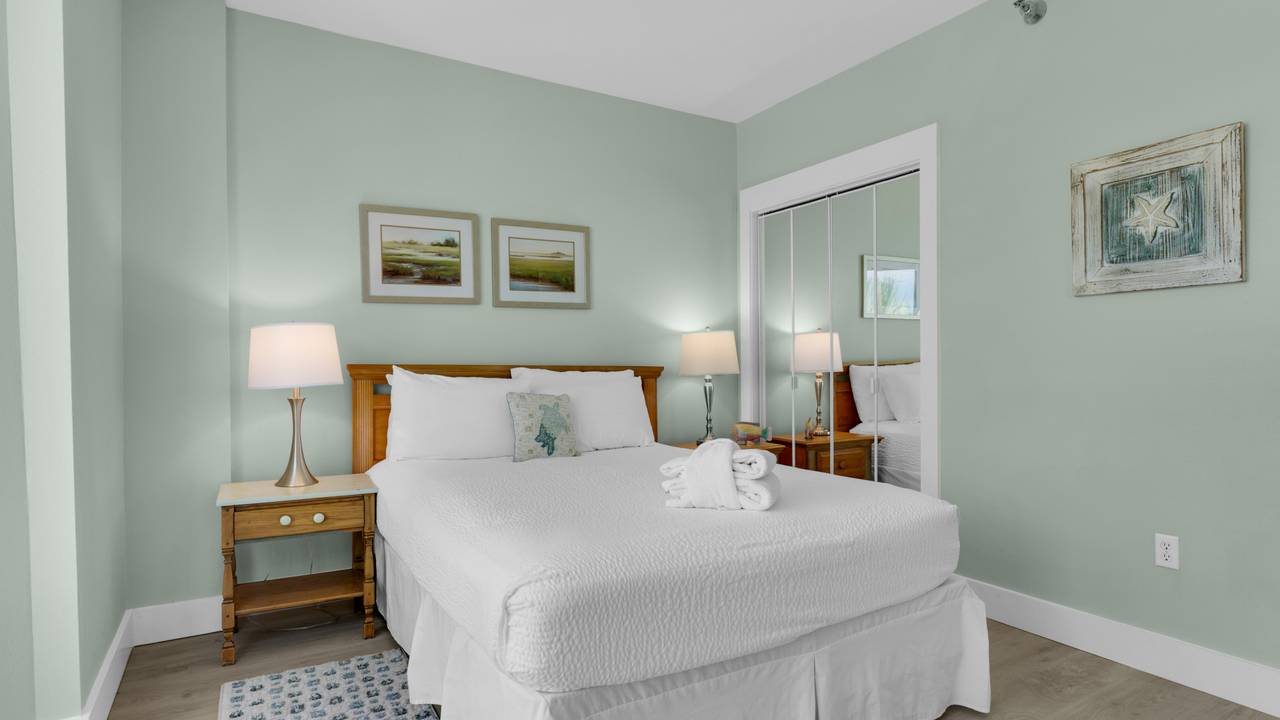 Tranquility 310 - Bedroom w/ Queen bed Tranquility 310 - Bedroom w/ Queen bed