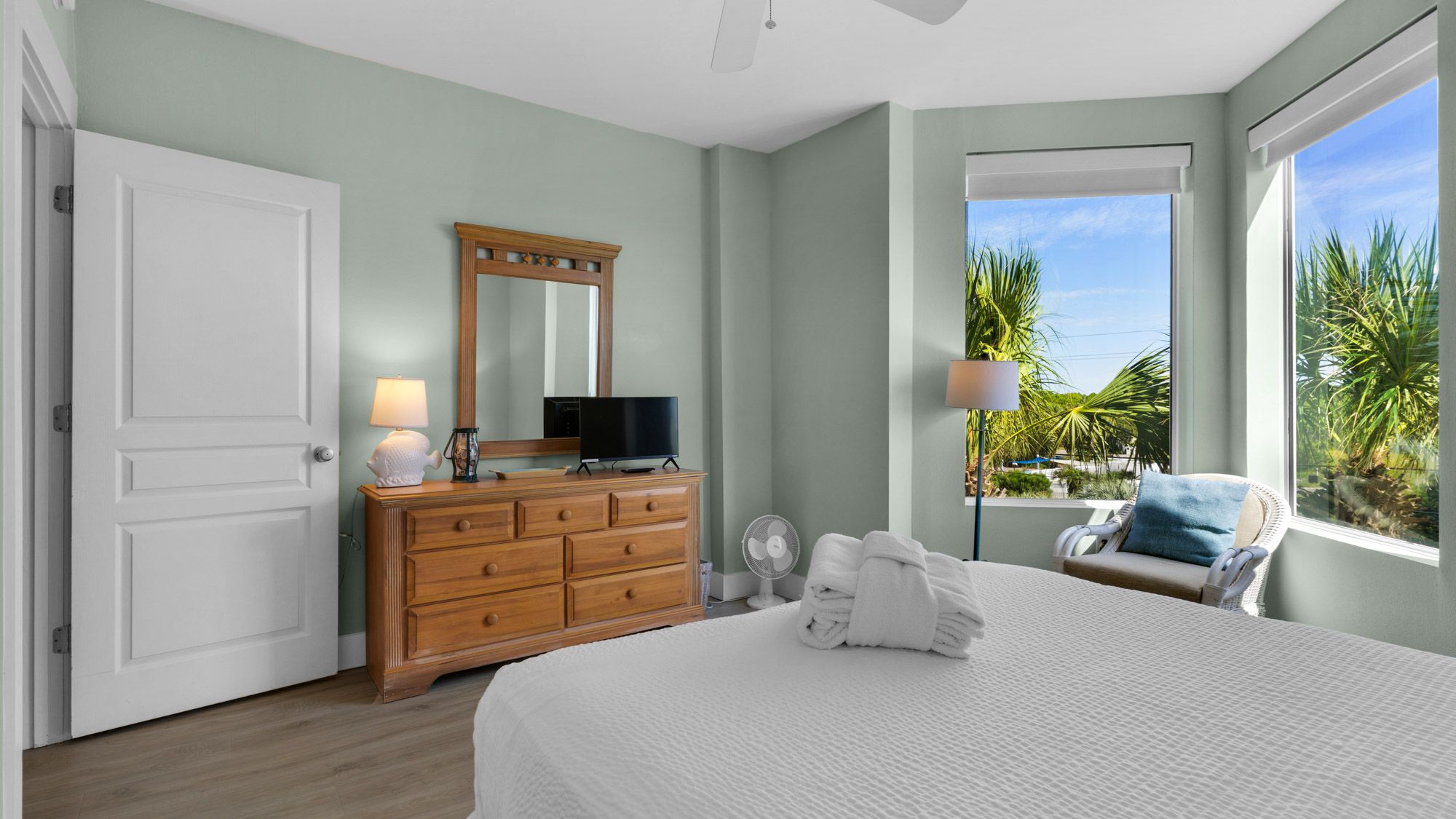 Tranquility 310 - Bedroom w/ Queen bed