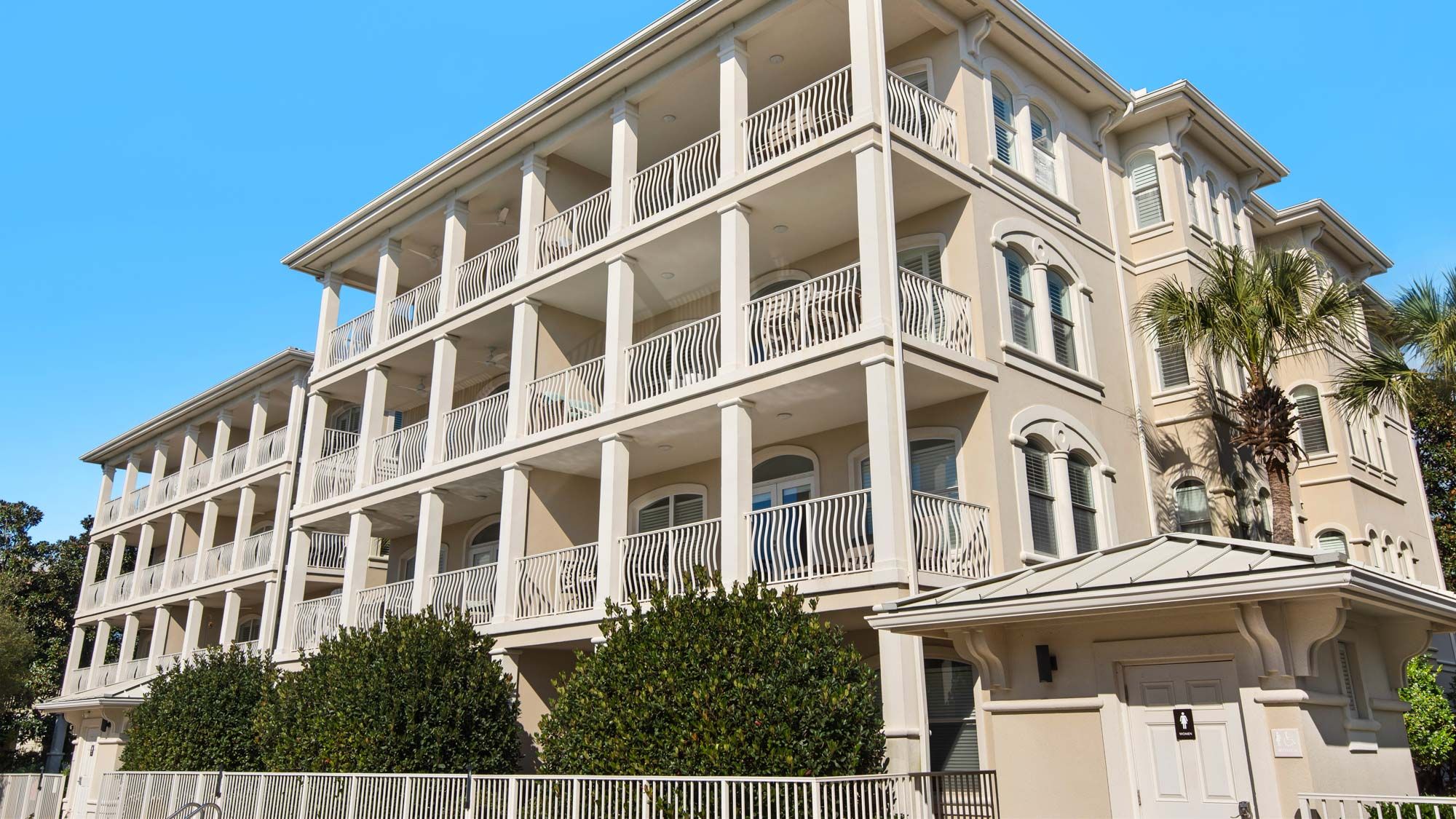 Villas at Seagrove Grounds & Amenities