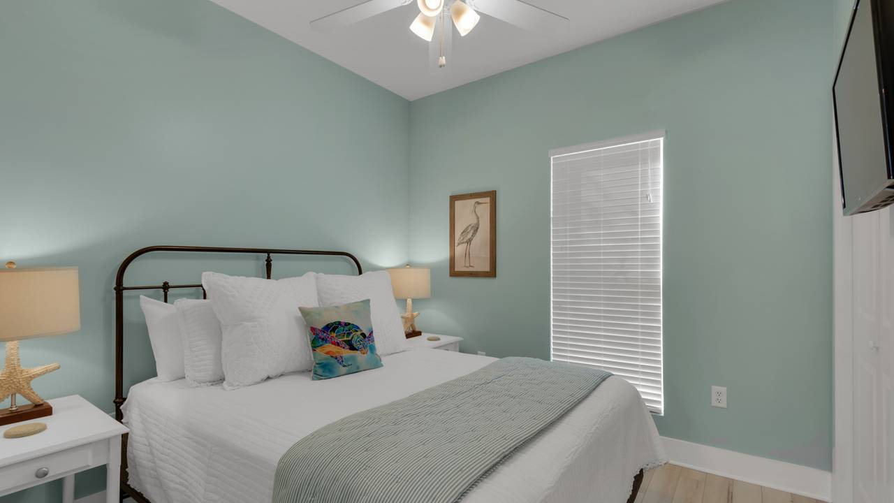 Queen Bedroom Queen Bedroom