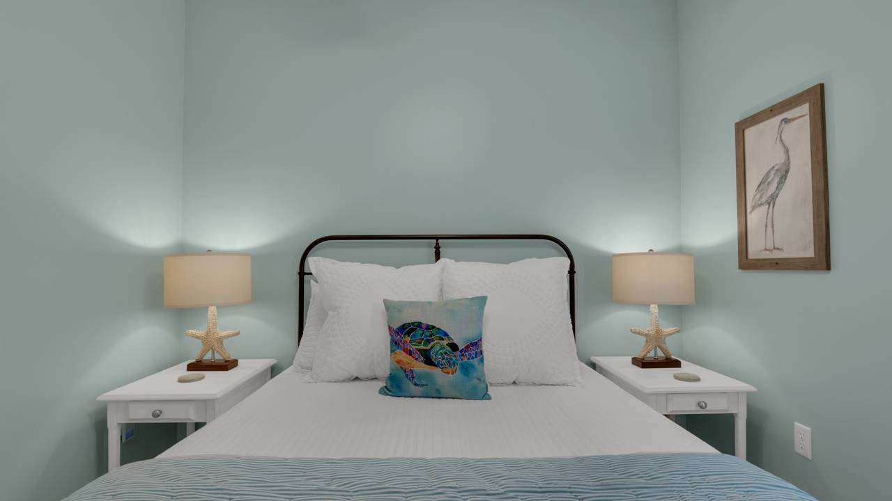 Queen Bedroom Queen Bedroom