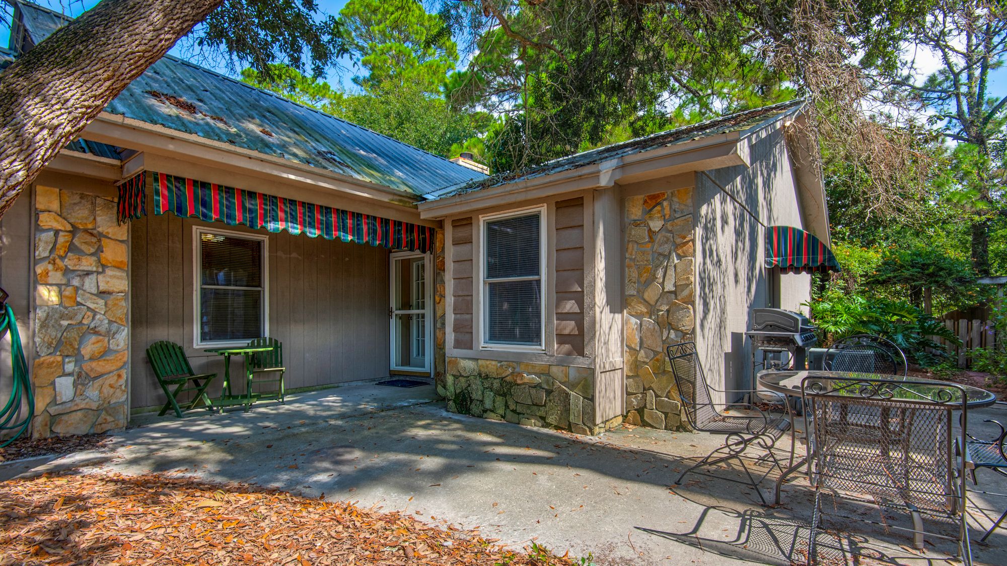 Reel Relaxing Exterior