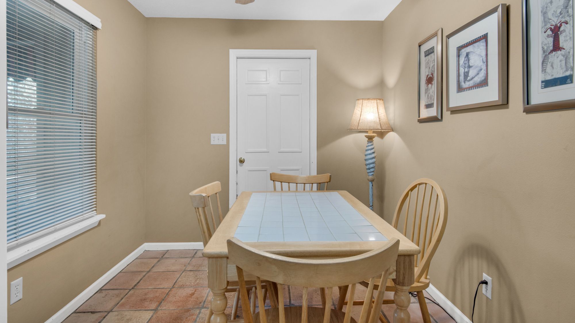 Reel Relaxing Dining Table