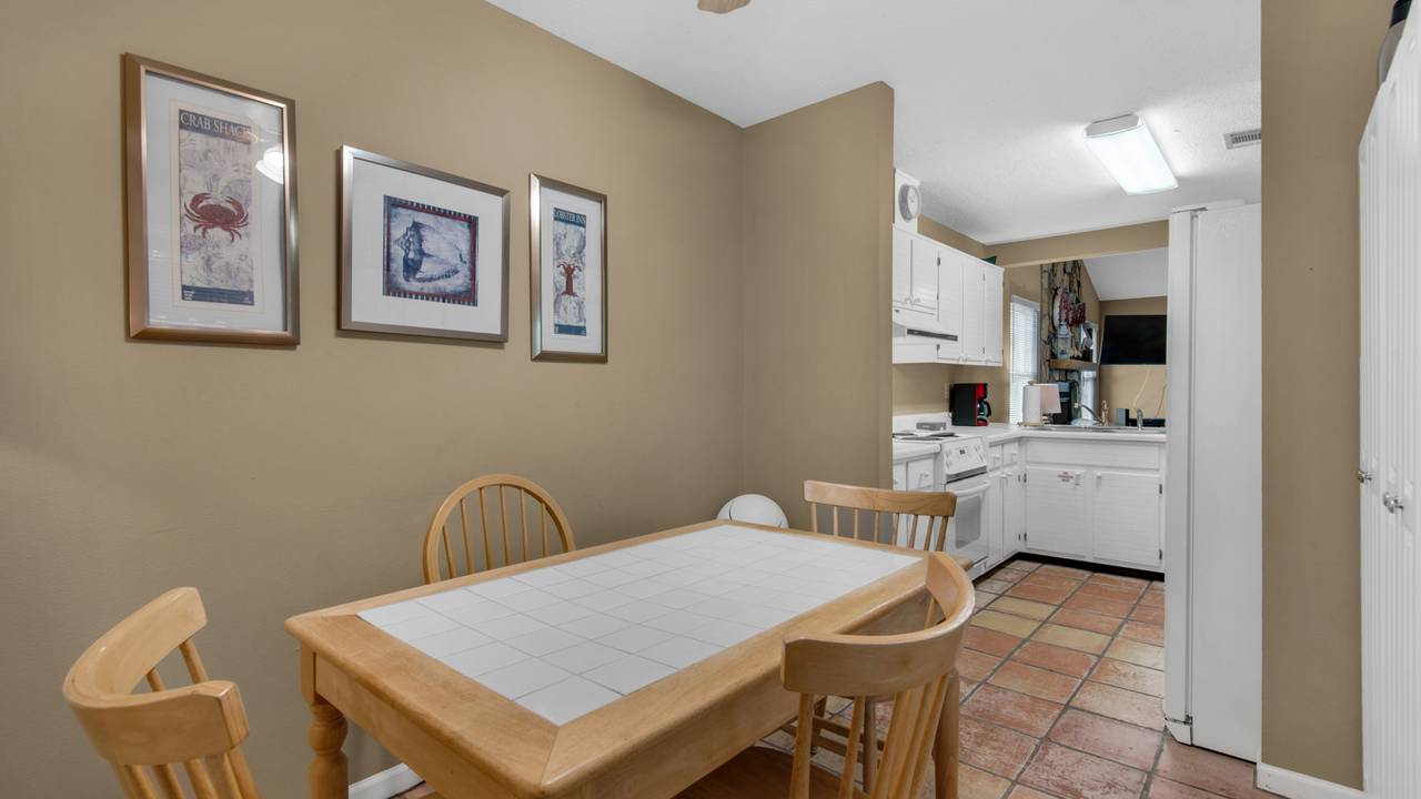 Reel Relaxing Dining Table Reel Relaxing Dining Table