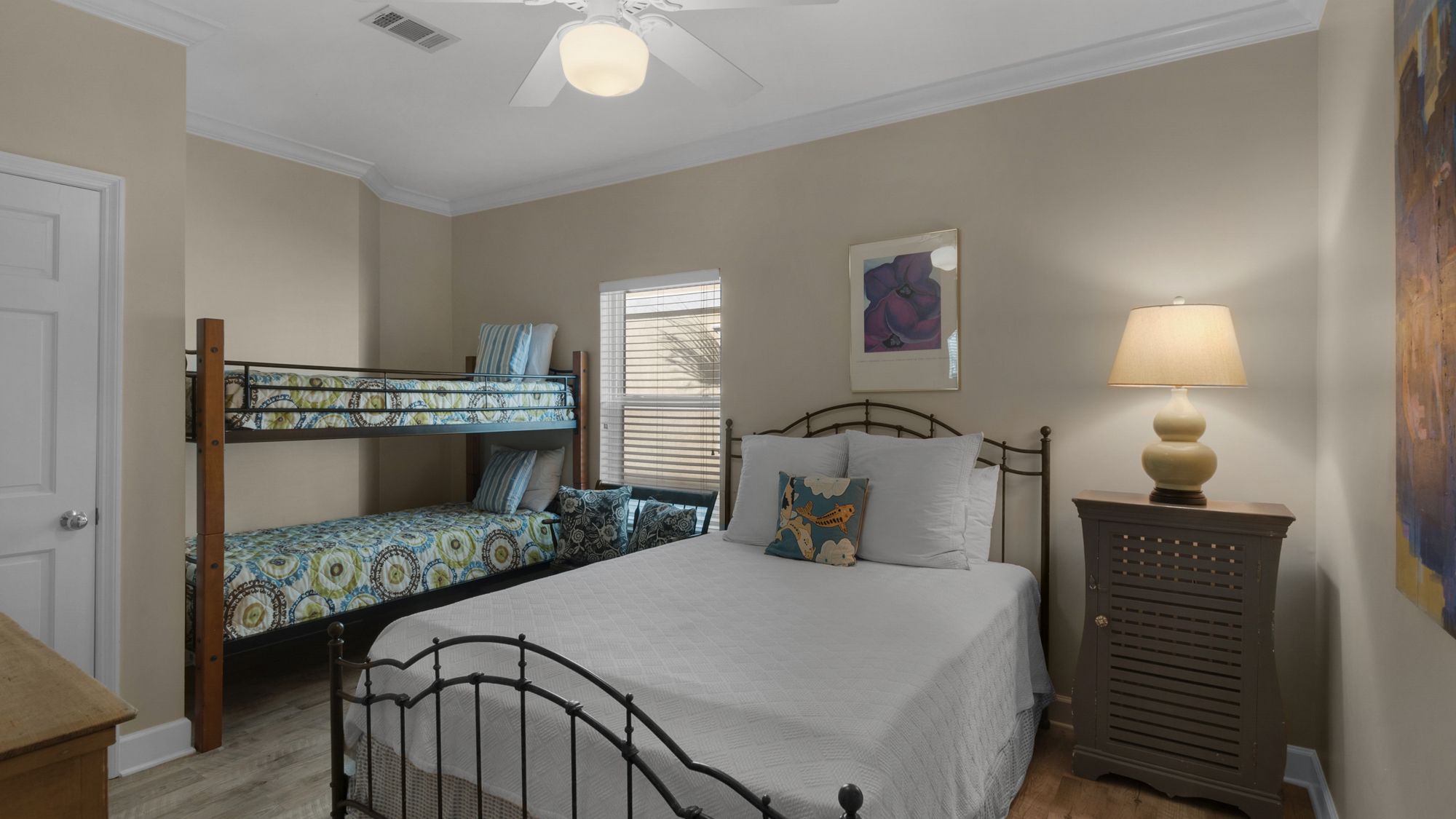 Queen Bedroom w/Twin Bunk Beds