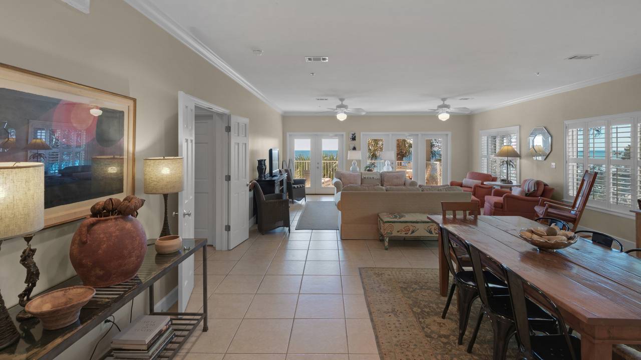 Dining Area Dining Area