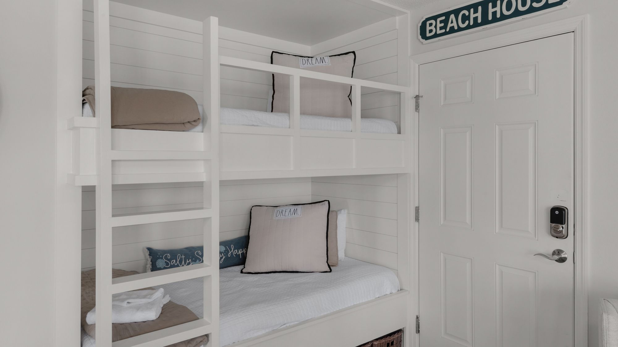 Rollin Tide C4 Built In Bunks