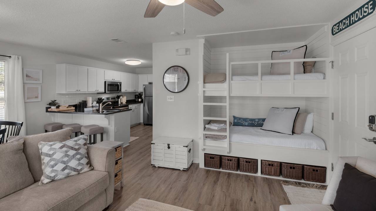 Rollin Tide C4 Main Area and Bunks Rollin Tide C4 Main Area and Bunks