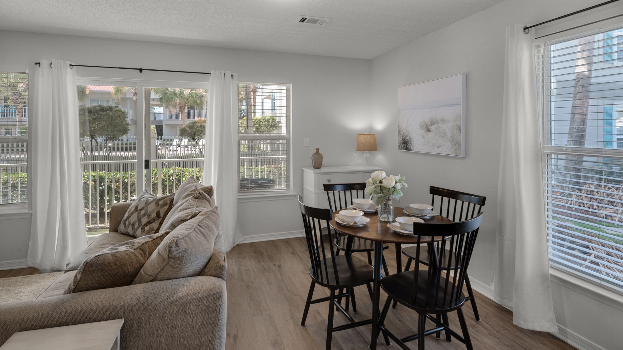 Rollin Tide C4 Dining Area
