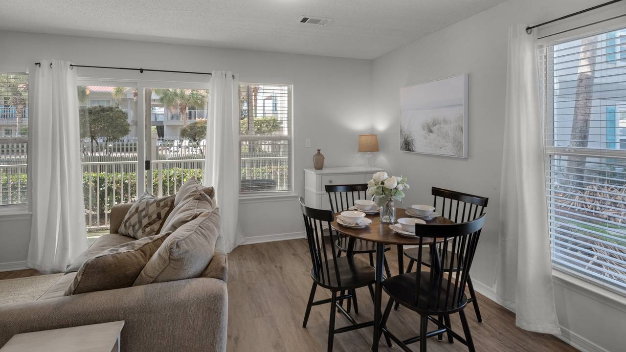 Rollin Tide C4 Dining Area Rollin Tide C4 Dining Area