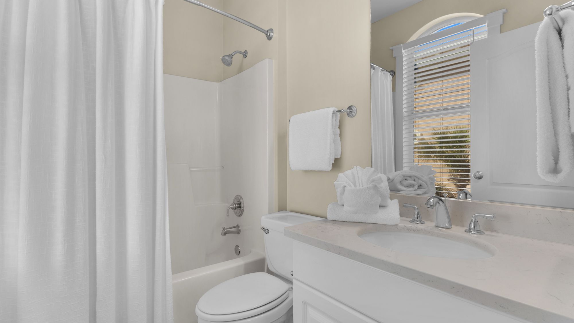 Monterey B301 - Bathroom