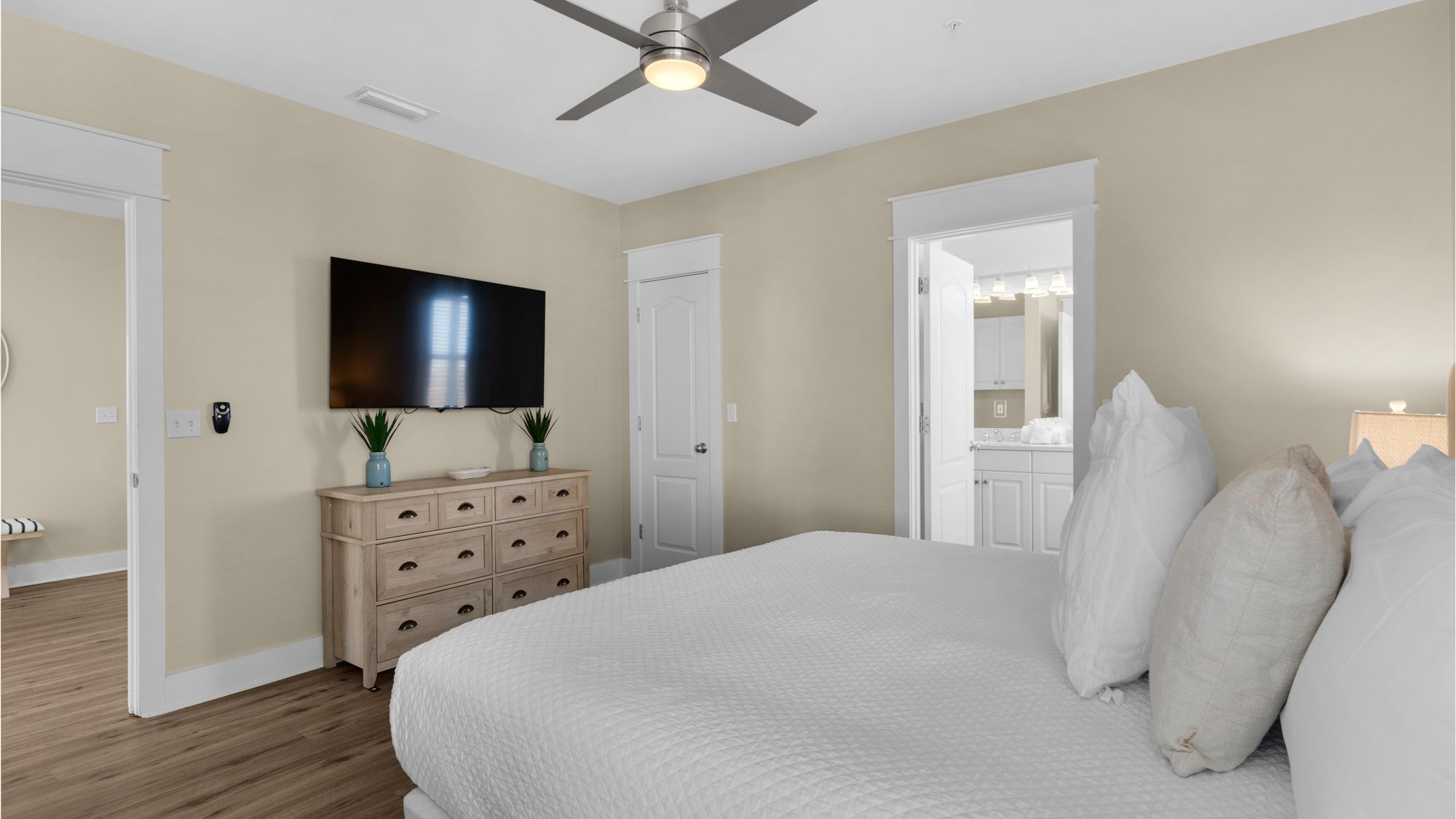 Monterey B301 - Bedroom