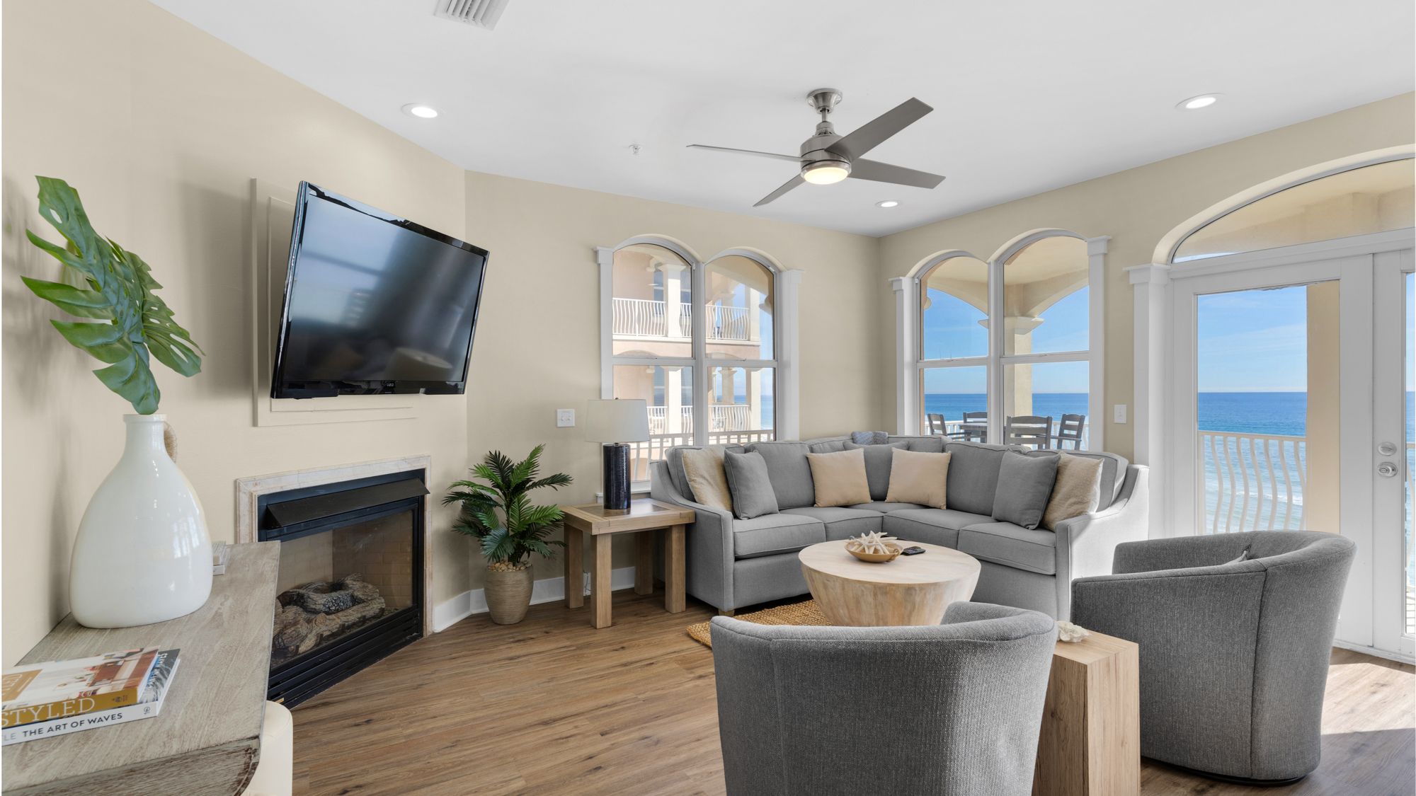 Monterey B301 - Living Area