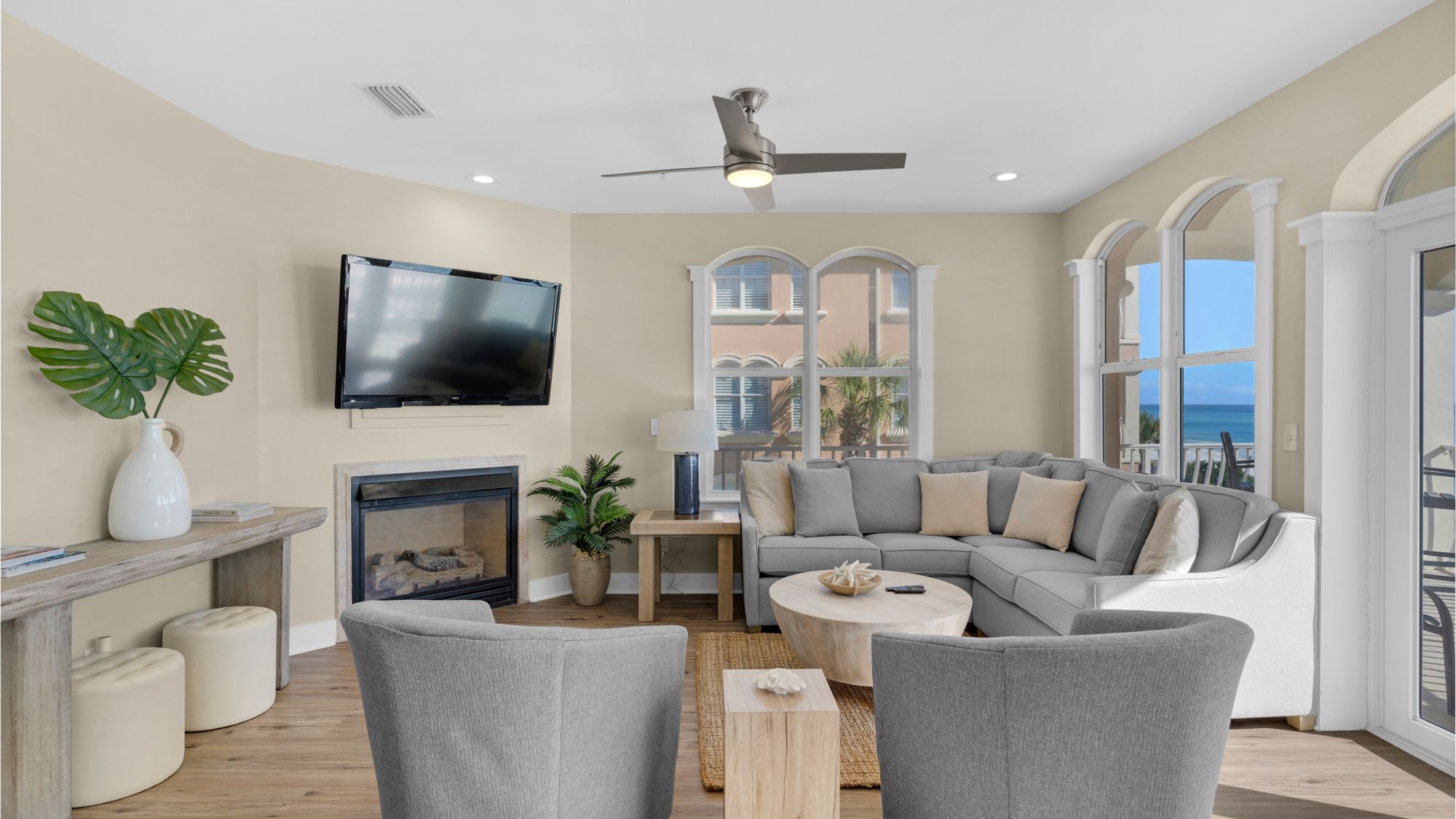 Monterey B301 - Living Area