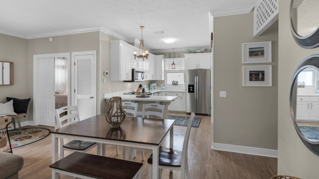 Slice of Lime Living Area into Kitchen Slice of Lime Living Area into Kitchen