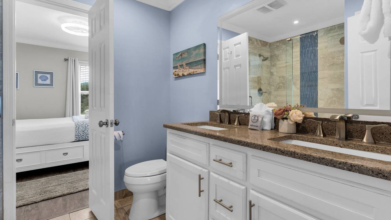 Sea Haunts 1A - 3rd Floor Master Bathroom Sea Haunts 1A - 3rd Floor Master Bathroom