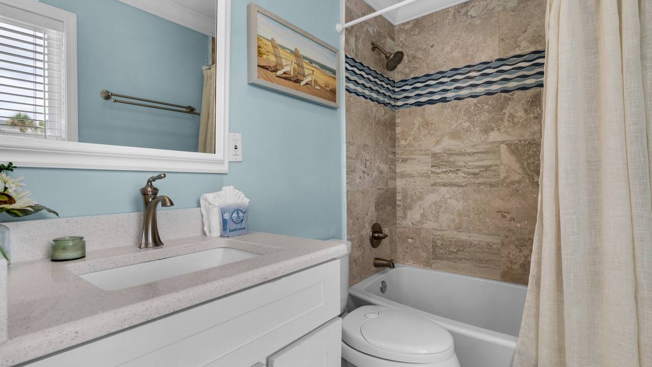 Sea Haunts 1A - 3rd Floor Guest Bathroom Sea Haunts 1A - 3rd Floor Guest Bathroom