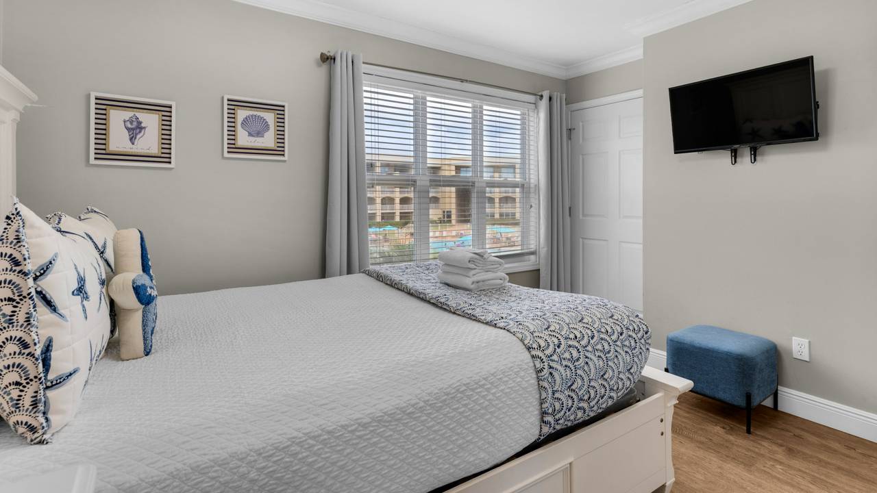 Sea Haunts 1A - 3rd Floor Guest Queen Bedroom Sea Haunts 1A - 3rd Floor Guest Queen Bedroom