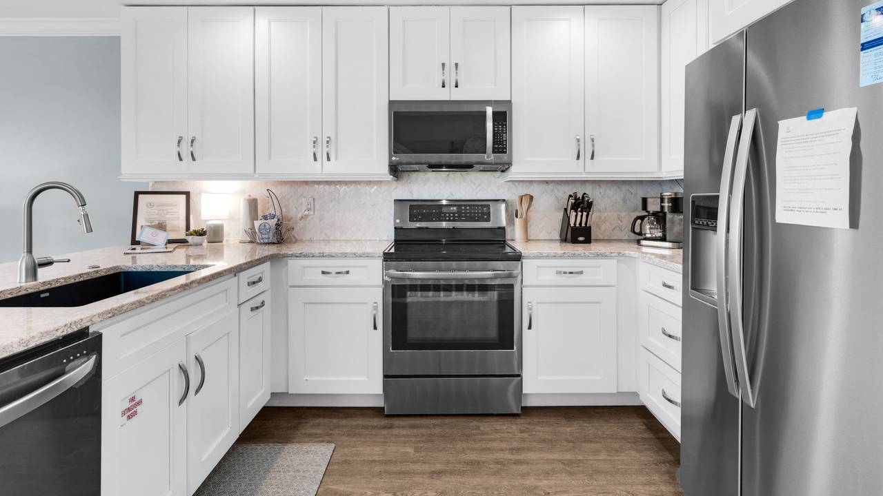 Sea Haunts 1A - 2nd Floor Kitchen area Sea Haunts 1A - 2nd Floor Kitchen area