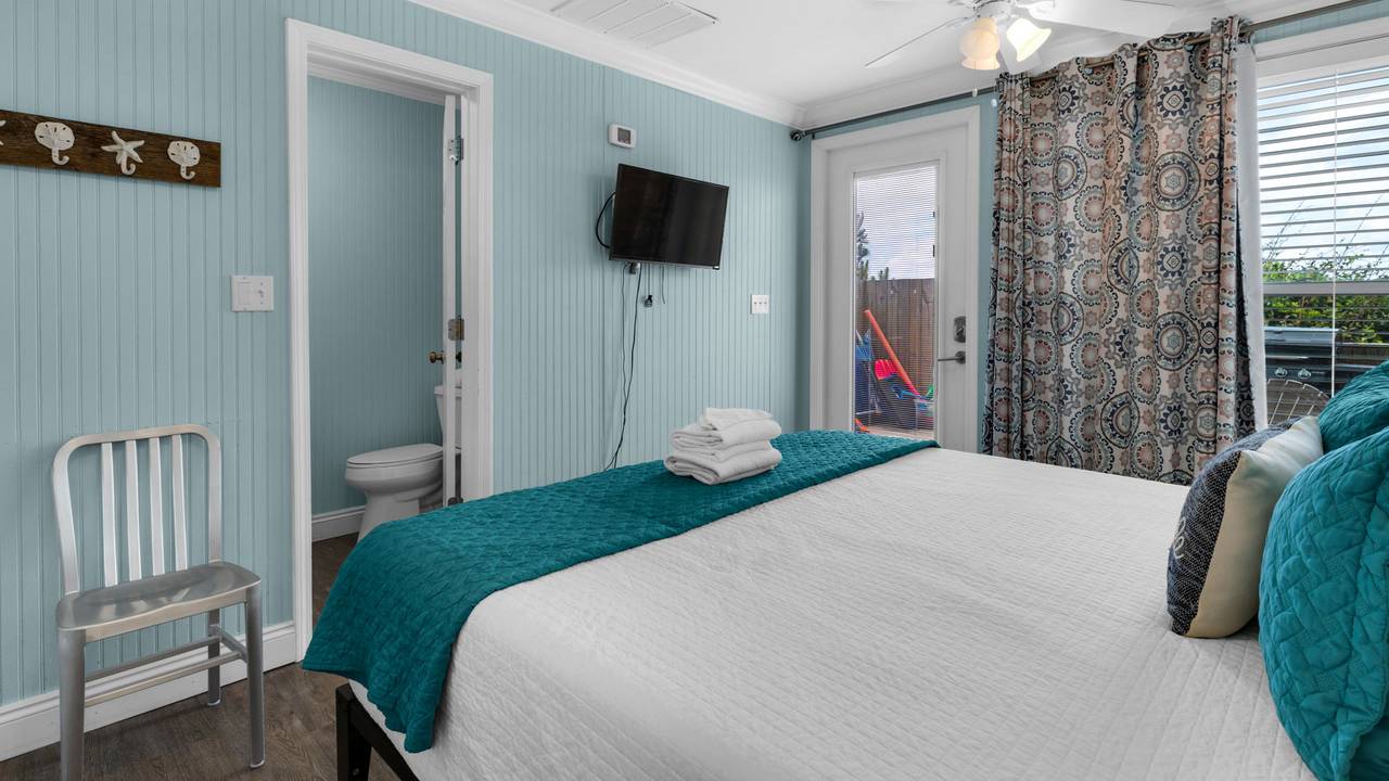 Sea Haunts 1A - 1st Floor Guest King Bedroom Sea Haunts 1A - 1st Floor Guest King Bedroom