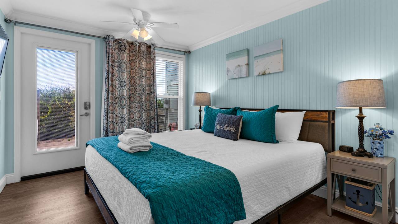 Sea Haunts 1A - 1st Floor Guest King Bedroom Sea Haunts 1A - 1st Floor Guest King Bedroom