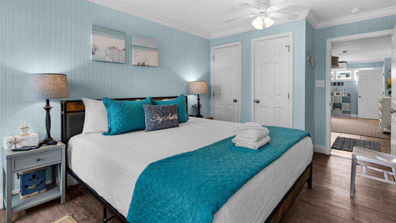 Sea Haunts 1A - 1st Floor Guest King Bedroom Sea Haunts 1A - 1st Floor Guest King Bedroom