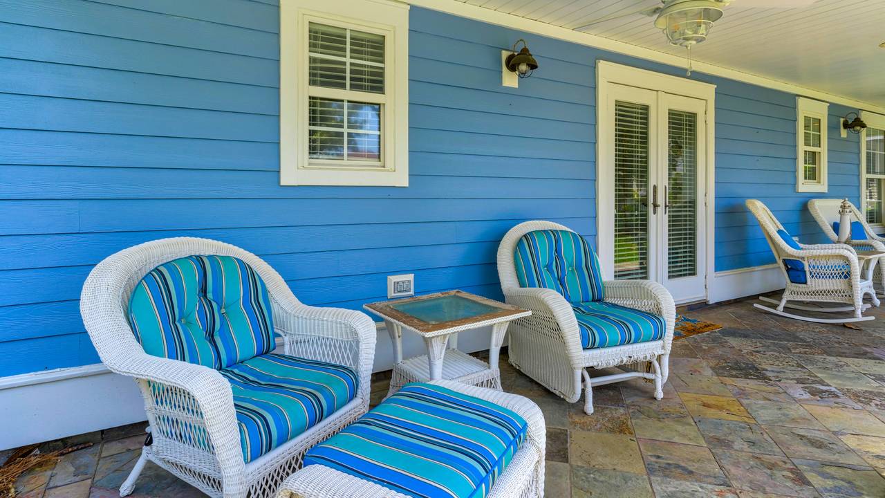 INTC Exterior INTC Exterior