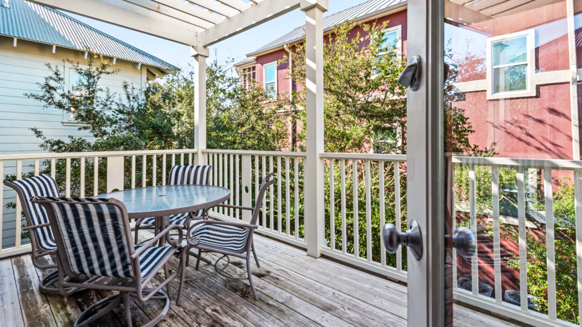 Emerald Rose - 2nd Floor