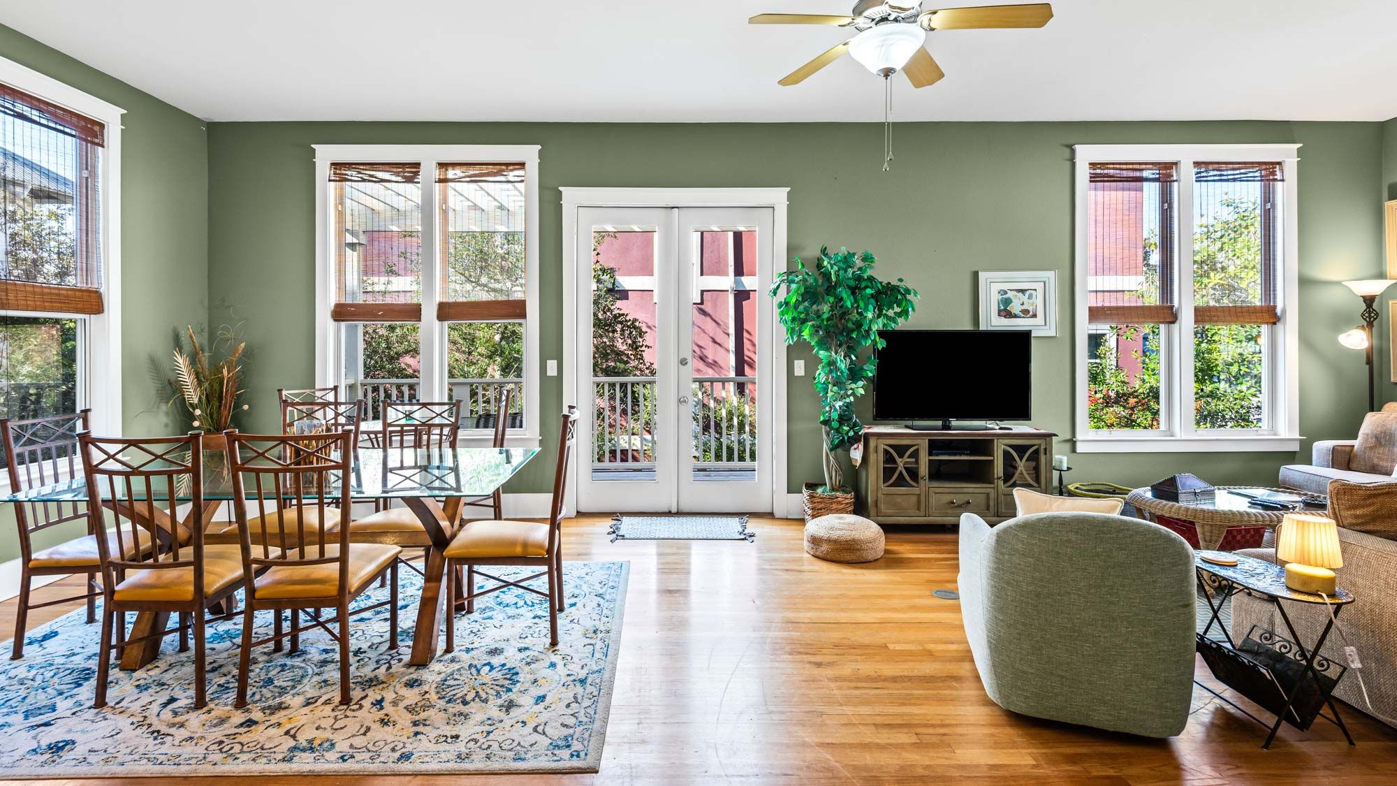 Emerald Rose - 2nd Floor